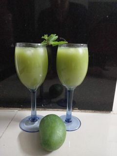 કેરી અને ફુદીનાનું શરબત (Keri Pudina Sharbat Recipe In Gujarati) રેસીપી મુખ્ય ફોટો