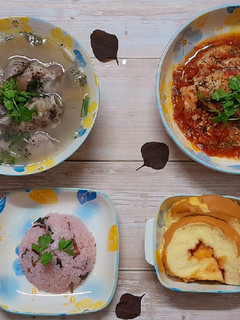 Hình của món Cơm rang rau dền đỏ và các món dùng kèm.