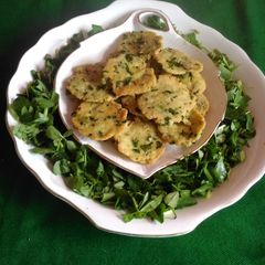 A picture of Methi Mathri.