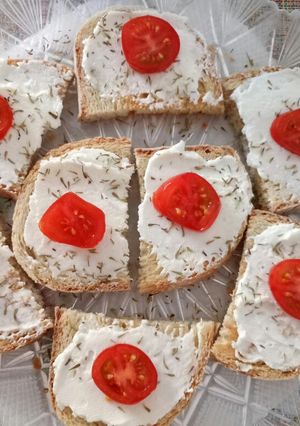 A picture of Bruschetta with goat's cheese, honey and thyme.