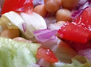 Una foto de ensaladas de lechuga