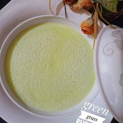 A picture of Green grass pudding.