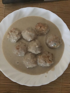 Una foto de Albóndigas de soja texturizada en salsa de champiñones Thermomix