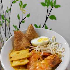 A picture of Laksa Singapore.