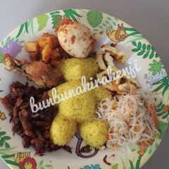 รูปของ Nasi Kuning Komplit Ala Bunbun