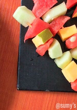 A picture of Fruits kebab.