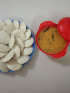 ઈડલી-સાંભાર (Idli Sambar Recipe In Gujarati) રેસીપી મુખ્ય ફોટો