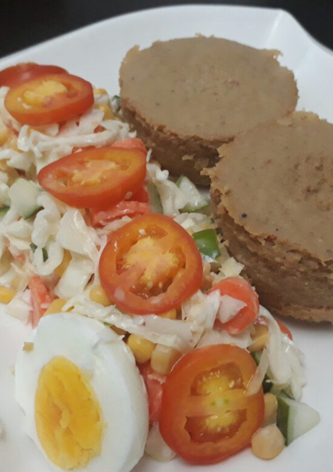 A picture of Moi moi with salad and egg.