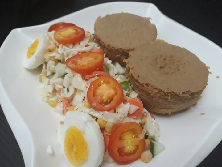Easy Way Make Recipe Moi moi with salad and egg that is Delicious, Can Spoil the Tongue}