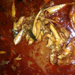 A picture of Nethili meen kulambu.