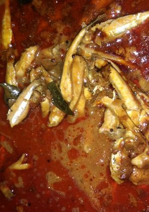 A picture of Nethili meen kulambu.