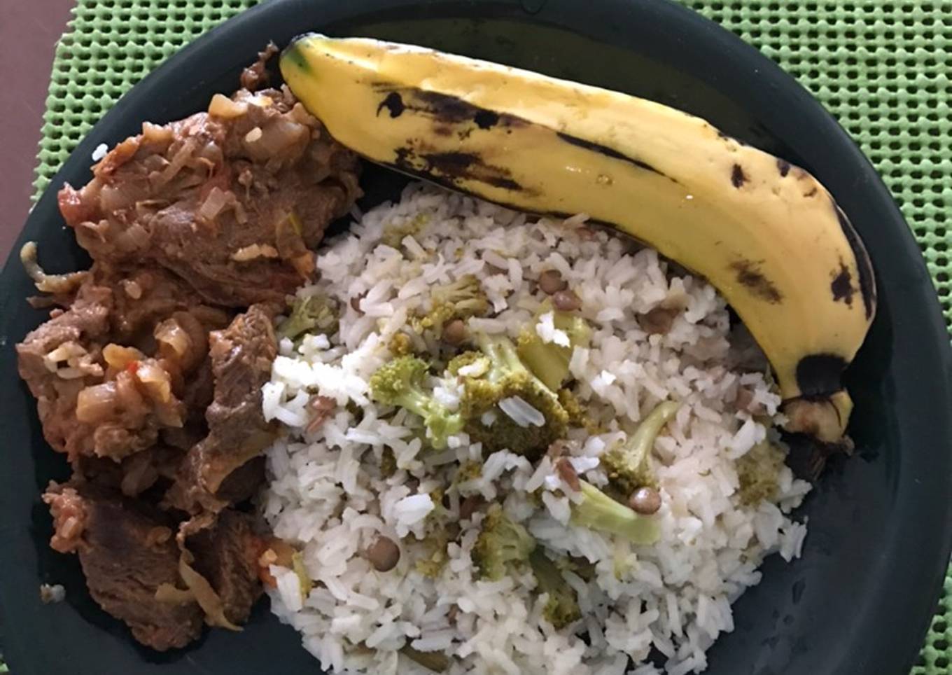 Arroz de lentejas con moños de brócoli