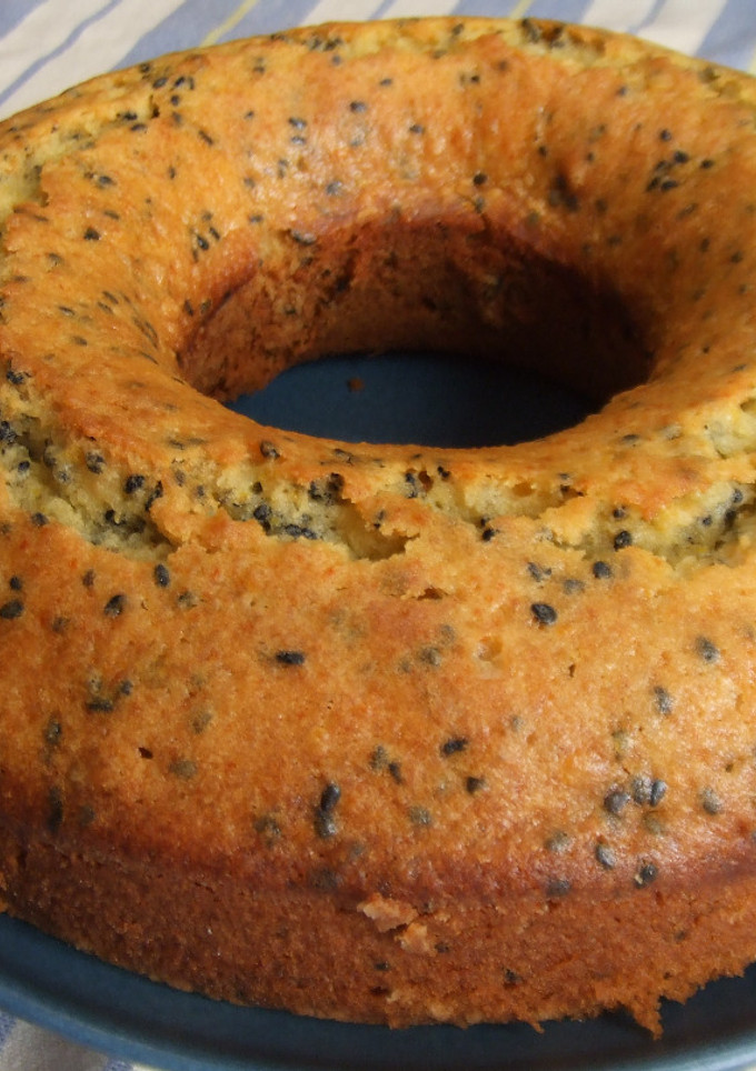 Una foto de Bizcocho de naranja con semillas de sésamo negro