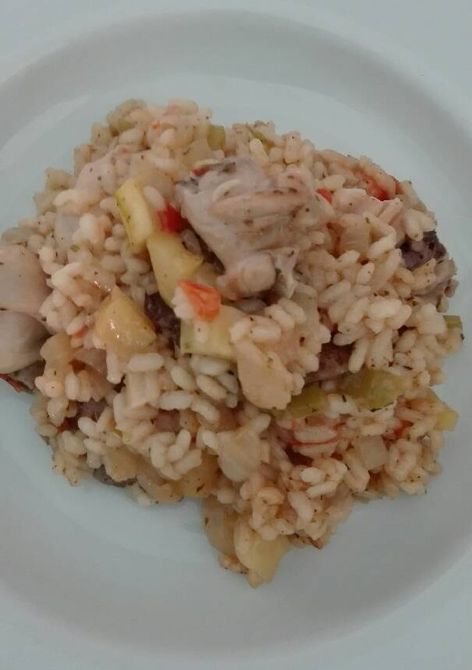 Una foto de Arroz meloso de conejo y verduritas