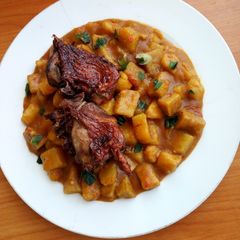 A picture of Yam Porridge with Fried Chicken.