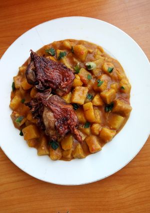 A picture of Yam Porridge with Fried Chicken.