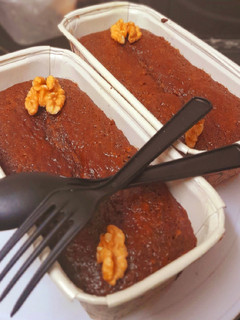 એગલેસ કોફી વૉલનટ ટી ટાઇમ કેક (Eggless Coffee Walnut Tea Time Cake Recipe In Gujarati) રેસીપી મુખ્ય ફોટો