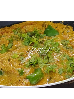 सिमला मिरची ची रस्सा भाजी (shimla mirchi rassa bhaji recipe in marathi) रेसिपी चे मुख्य फोटो