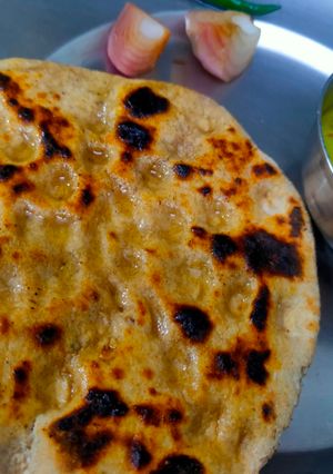 राजस्थानी ख़ूबा रोटी(Rajasthani kumba roti recipe in Hindi) रेसिपी मुख्य फोटो