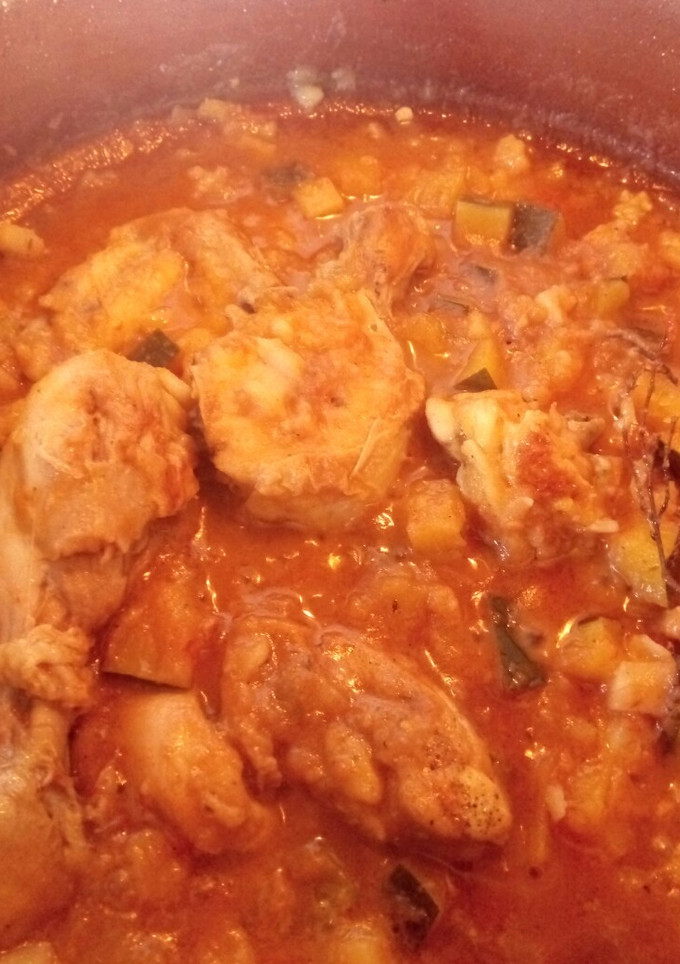 Una foto de Pollo a la cazuela