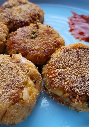 पंजाबी स्टाइल आलू टिक्की (Punjabi Style Aloo Tikki Recipe In Marathi) रेसिपी चे मुख्य फोटो 