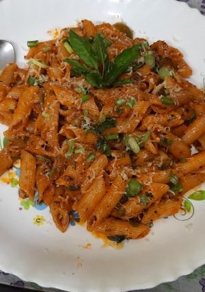 A picture of Red sauce vegetables Italian pasta.