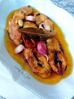 Una foto de Jureles blancos de roca en escabeche de fish masala