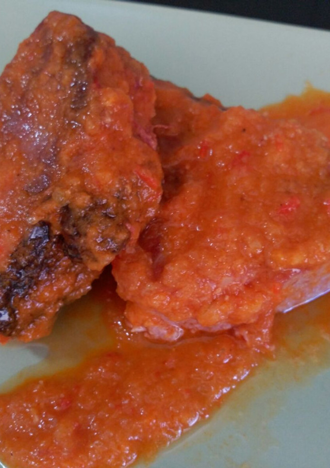 Una foto de Atún con salsa de veduras