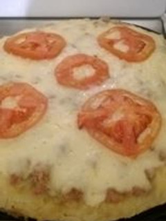 Una foto de Pizza fácil de atún y hierbas finas