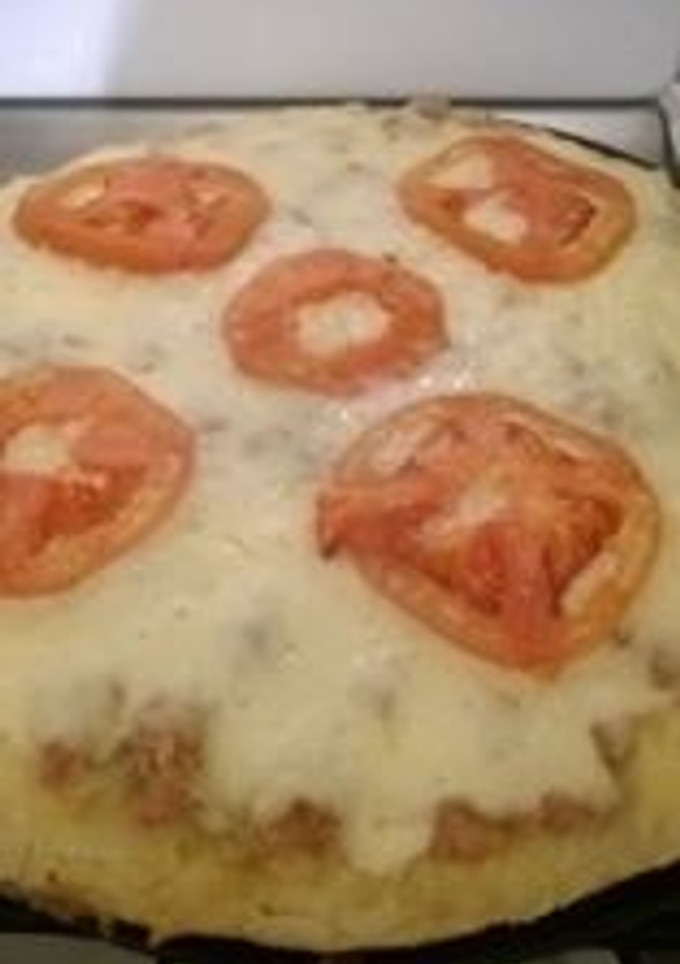 Una foto de Pizza fácil de atún y hierbas finas