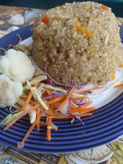 Una foto de Quinoa con vegetales