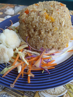 Una foto de Quinoa con vegetales