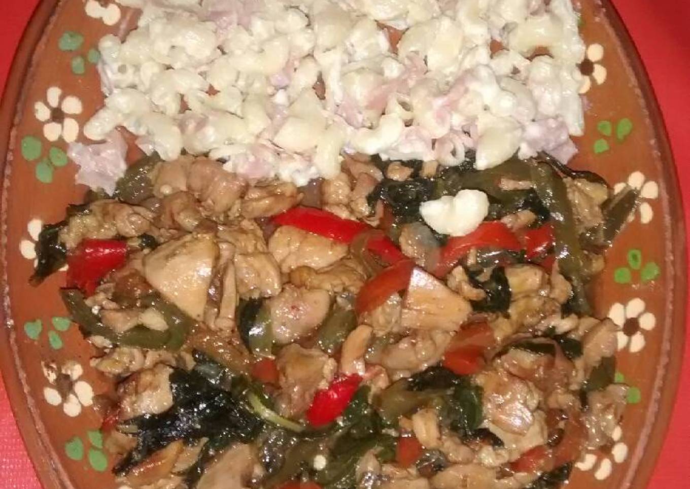 Pollo con espinacas y codito