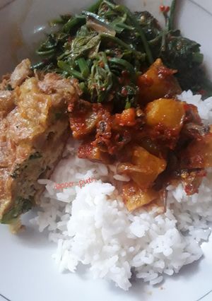 Foto resep Telor dadar komplit, balado kentang teri,daun labu siam muda
