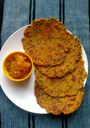 મેથીના ઢેબરા (Methi Dhebra Recipe Iin Gujarati) રેસીપી મુખ્ય ફોટો