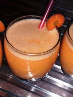 Una foto de Batido de zanahoria con avena 🥕🥃