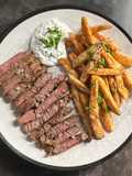 Tagliata di manzo con patate dolci fritte