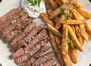Foto di Tagliata di manzo con patate dolci fritte