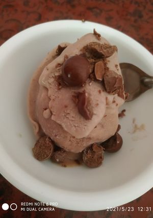 चॉकलेटआइस क्रीम (chocolate ice cream recipe in Hindi) रेसिपी मुख्य फोटो