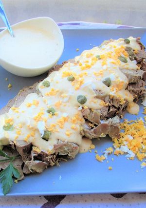 Una foto de Solomillo de ternera con salsa vitello tonnato - tapas