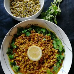 A picture of Sprout moong curry.