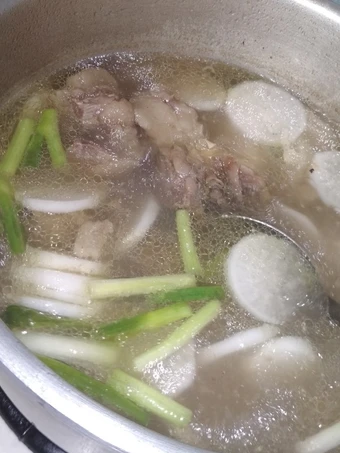 Langkah Gampang Membuat Resep Sop lobak daging sapi Anti Ribet, Bikin Ngiler