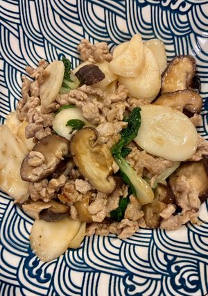 A picture of Stir-Fried Rice Cakes (Chao-Nian-Gao / 炒年糕).