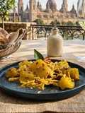 Cardo con Pollo Mechado al Curry, Piñones y Semillas de Girasol