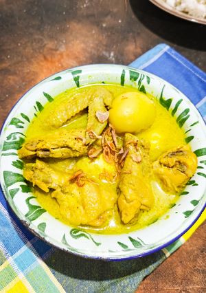 Foto resep Opor Kuning Ayam dan Telur