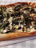 Torta rustica con cicoria, olive al forno e stracchino