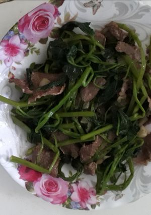 Hình của món Rau muống xào thịt bò.
