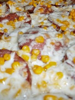 Szalámis pizza🍕 recept fotója