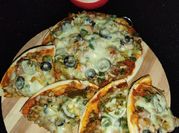 A picture of shawarma pizza