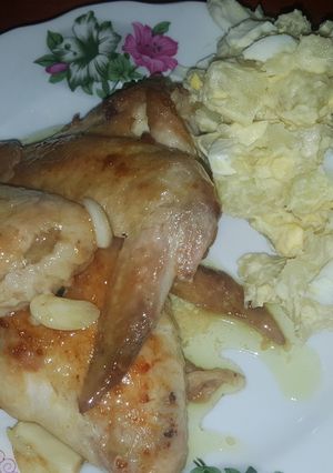 Una foto de Alitas de pollo al limón y ajo en Essen